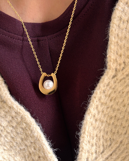 Pearl Horse Shoe Necklace
