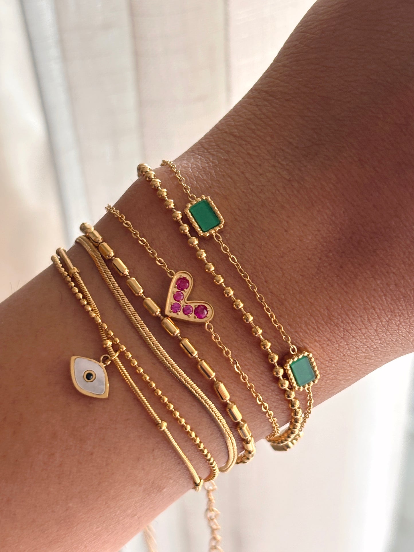 Emerald dainty Bracelet