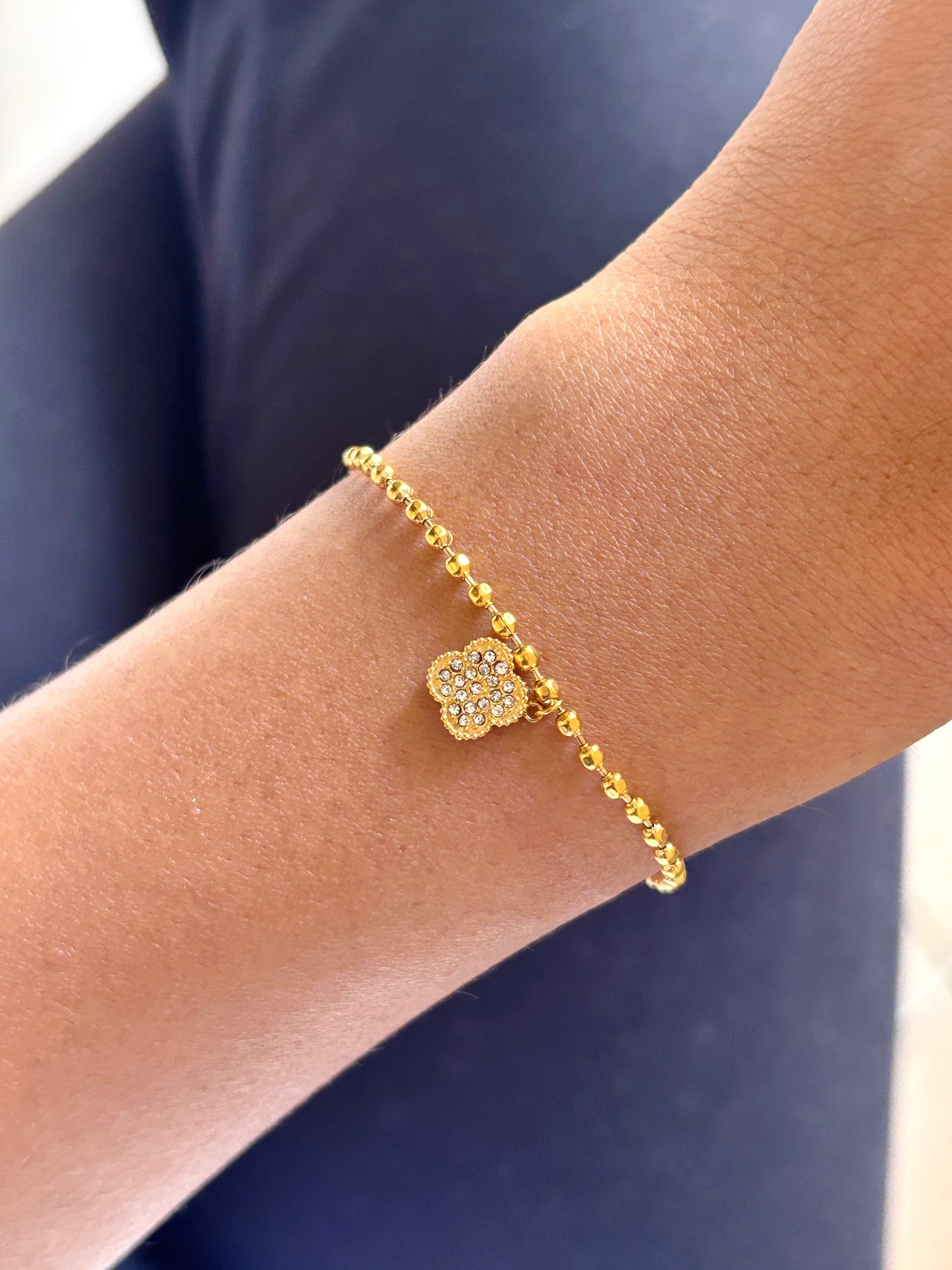 Dainty Icey Reversible Clover