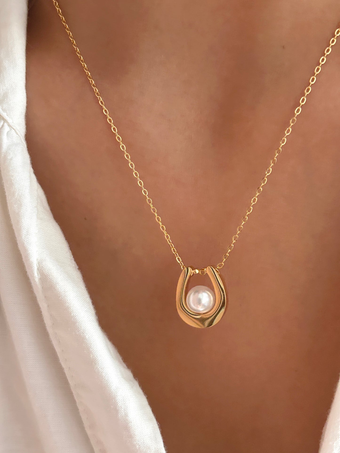 Pearl Horse Shoe Necklace