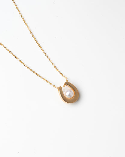 Pearl Horse Shoe Necklace